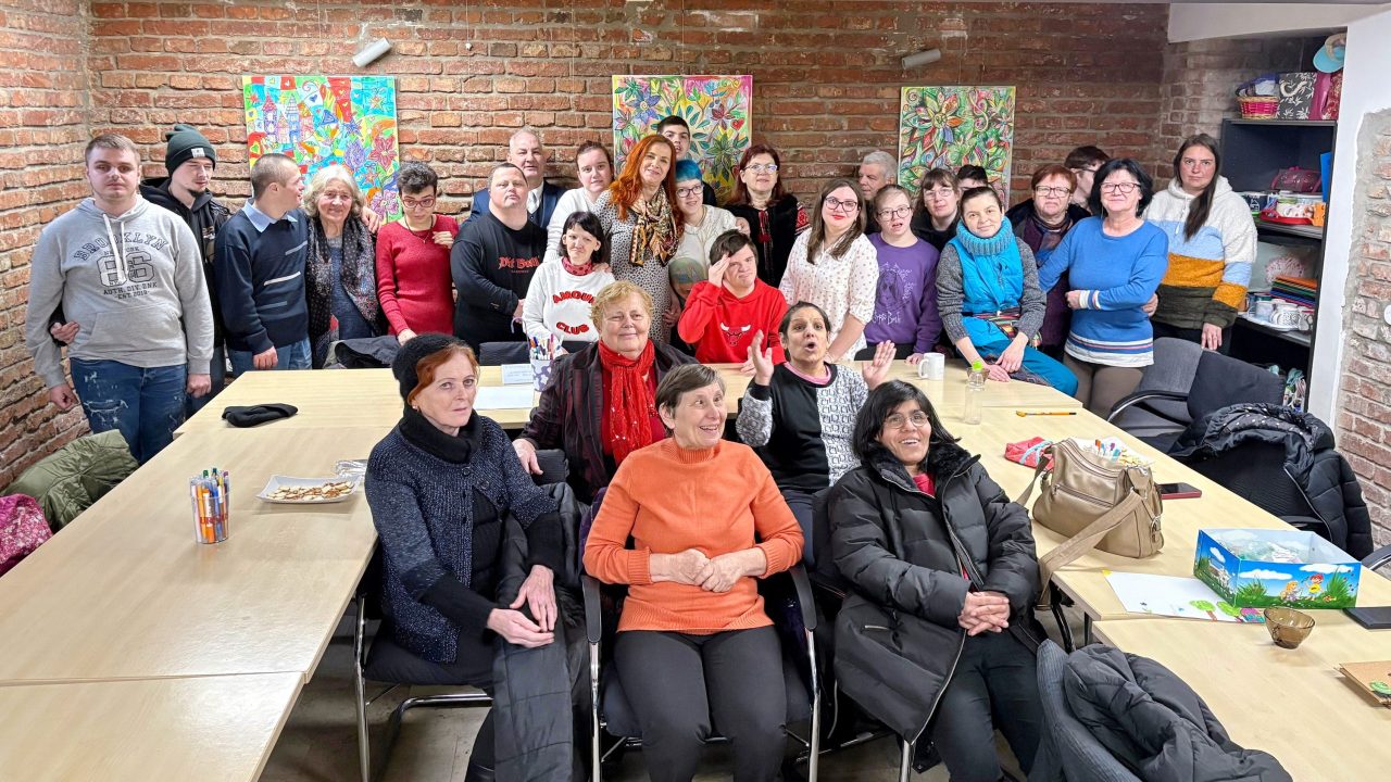 poză de grup de la un eveniment al asociației